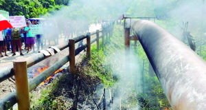 Detienen fuga de crudo en oleoducto