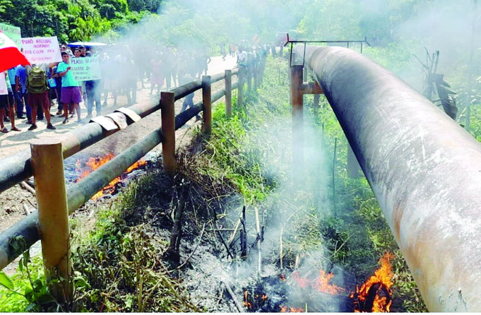 Detienen fuga de crudo en oleoducto