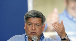 César Acuña respalda a Boluarte en su llamado a elecciones generales