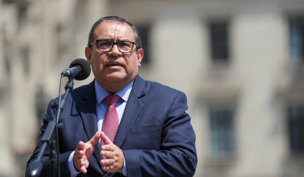 Alberto Otárola: Dos amigas del premier obtuvieron contratos con el Estado por más 107 mil soles