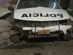 Delincuentes lanzan dinamita a patrullero estacionado en comisaría en La Libertad