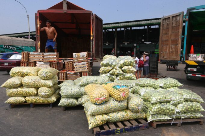 Mercados de Lima incrementan su abastecimiento tras desbloqueo de vías