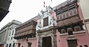 Cancillería peruana entrega nota de protesta a Colombia por intromisión en asuntos internos