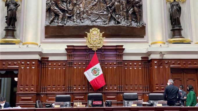 Fujimorismo prepara texto sustitutorio de adelanto de elecciones con propuestas inviables