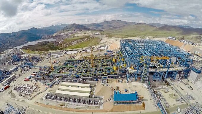 Paralización en la minería Las Bambas por conflictos, a partir de febrero