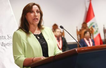 Presidenta Dina Boluarte es denunciada ante la Corte Penal Internacional