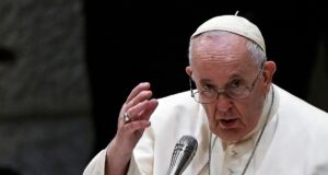 El papa Francisco insta a los peruanos poner fin a “los actos de violencia”