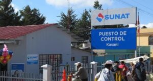 Puno: Arden locales de la Sunat, Migraciones, Senasa y comisaría