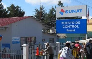 Puno: Arden locales de la Sunat, Migraciones, Senasa y comisaría
