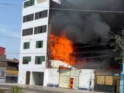 Incendio de grande proporciones se registra en taller mecánico de SMP