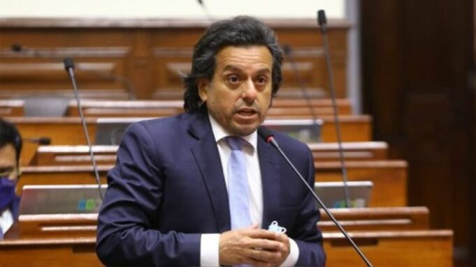 Edward Málaga presenta PL para que congresistas no asuman el cargo de ministros