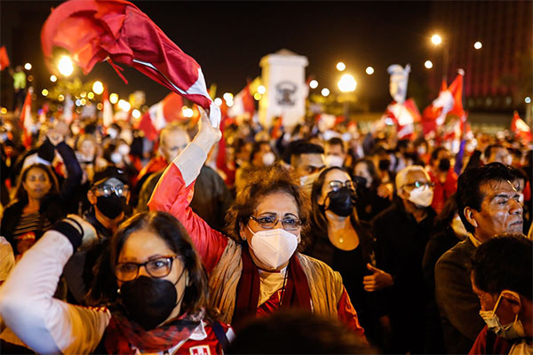 Centro de Lima: manifestaciones protestan con dirección al Ministerio Público
