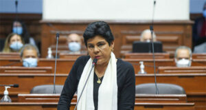 Norma Yarrow pide información sobre 8 mllns. de vacunas a punto de vencer