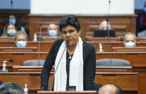 Norma Yarrow pide información sobre 8 mllns. de vacunas a punto de vencer