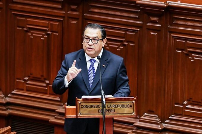 Otárola vuelve a contradecir a Boluarte