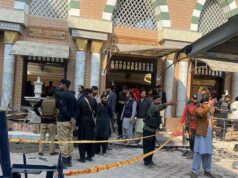 Pakistán Mueren alrededor de 59 personas en un atentado en la ciudad pakistaní de Peshawar contra una mezquita