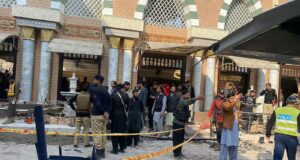 Pakistán Mueren alrededor de 59 personas en un atentado en la ciudad pakistaní de Peshawar contra una mezquita