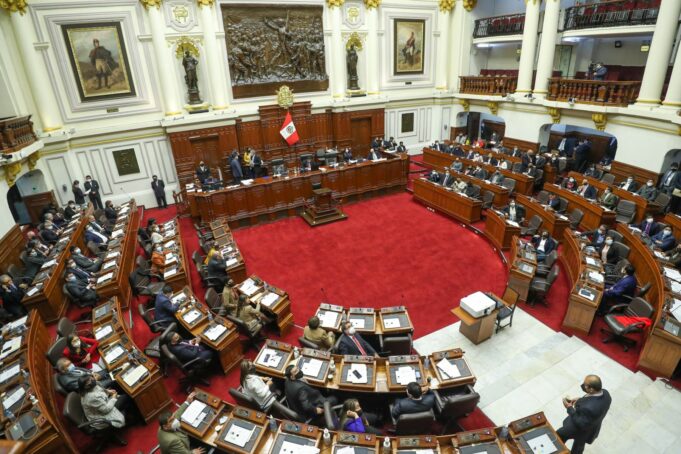Congreso evalúa hoy pedido de adelanto de elecciones para este año