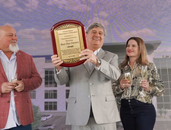 Raúl Diez Canseco es reconocido como el primer peruano en establecer una universidad en Estados Unidos