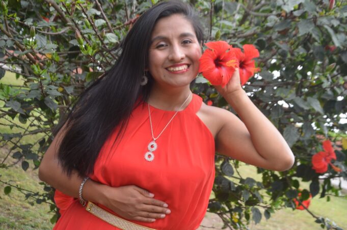 Yvett Córdova, artista con discapacidad debuta en Stand Up Comedy «playas, risas y punch! en teatro auditorio Miraflores