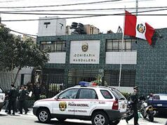 Lo asaltan en la puerta de su casa