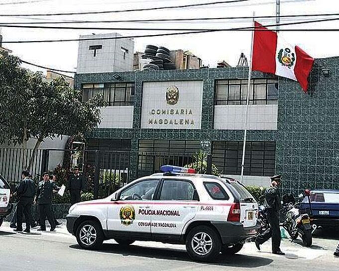 Lo asaltan en la puerta de su casa