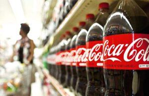 Coca-Cola ganó US$9.542 millones en 2022, 2% menos que el año previo
