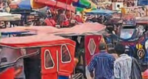 Ambulantes se apoderan de vías