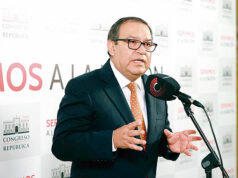 Le recuerdan a Otárola cuando prometía Asamblea Constituyente