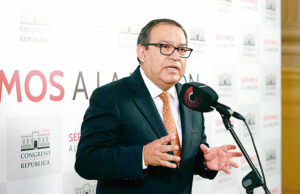 Le recuerdan a Otárola cuando prometía Asamblea Constituyente