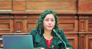 Paredes omite actuar de oficio contra fujimorista Lizarzaburu