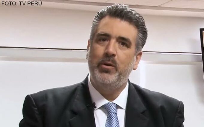 Carlos Cornejo: “Gobierno de Dina Boluarte se aproxima cada vez más a un modelo autoritario”