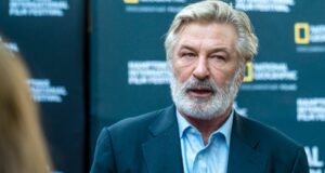 Alec Baldwin fue acusado formalmente de homicidio involuntario