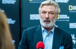 Alec Baldwin fue acusado formalmente de homicidio involuntario