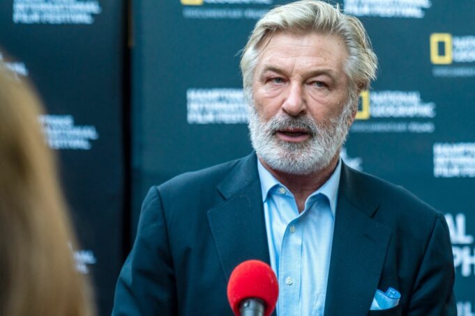 Alec Baldwin fue acusado formalmente de homicidio involuntario