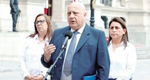 CGTP exige renuncias del ministro de Trabajo y del presidente de EsSalud