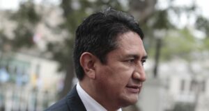 Condenan a Vladimir Cerrón a cuatro años de prisión efectiva