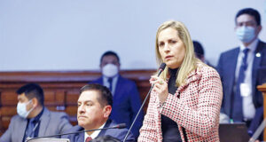 Comisión de Ética blinda a María del Carmen Alva Comisión de Ética blinda a María del Carmen Alva