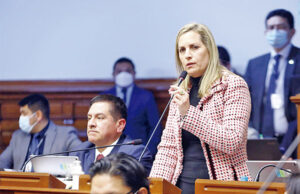 Comisión de Ética blinda a María del Carmen Alva Comisión de Ética blinda a María del Carmen Alva