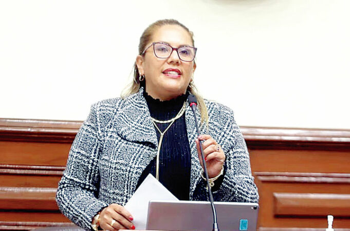 Digna Calle renunció a la segunda vicepresidencia del Congreso