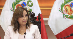 Boluarte anuncia sorpresas para pobladores puneños Boluarte anuncia sorpresas para pobladores puneños