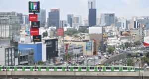 Inestabilidad político-social bajaría calificación crediticia del Perú