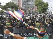 Ejecutivo y Congreso pretenden quedarse mediante la fuerza Blink 182: cancelarían concierto en Lima por estado de salud de uno de sus integrantes -justo hace poco Travis superó viajar en aviones luego de un accidente que lo dejó muy asustado y casi muere -por el motivo9 del accidente se separaron y dejaron de hacer giras -se lesionó la mano - en mexico hace dos semanas cancelaron -Una de las kardashian ayudo al baterista.