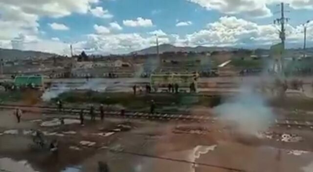 Puno: reportan 3 heridos por enfrentamientos entre policías y pobladores en Aeropuerto Inca Manco Cápac