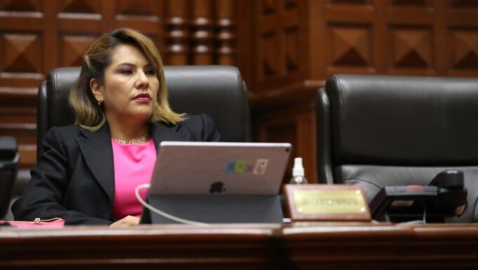 ¡RENUNCIA A SU SUELDO!: Digna Calle dimite a todos sus beneficios legislativos