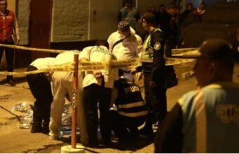 Mujer le reclama una infidelidad a su pareja y este la degolla