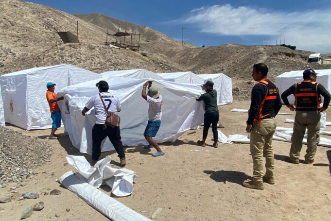 Instalan 190 carpas en 6 albergues para damnificados por los huaicos en Arequipa