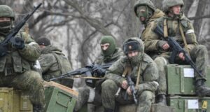 A un año de la invasión rusa a Ucrania víctimas mortales superan los 8 mil