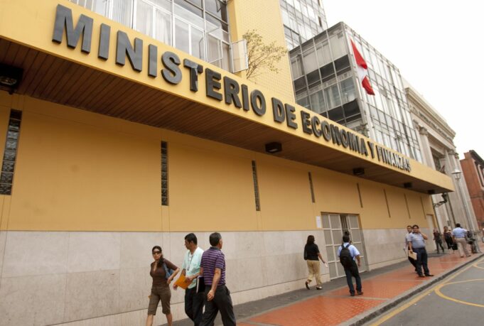 MEF negaría recursos para construcción de hospitales en Piura y otras regiones