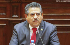 Manuel Merino pide a Dina Boluarte que renuncie a la presidencia